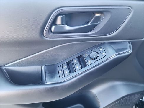 Used 2024 Nissan Rogue S image 13