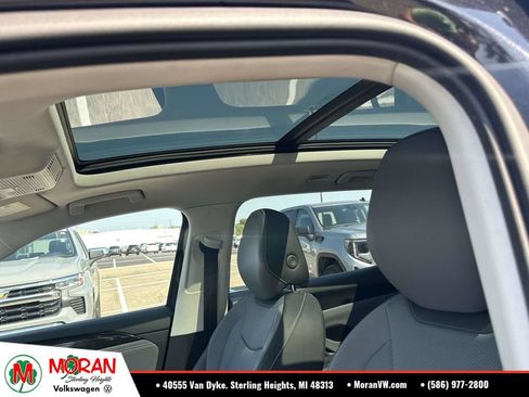 Used 2025 Volkswagen Tiguan SE w/ Panoramic Sunroof Package AWD/4WD image 21