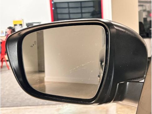 Used 2025 Nissan Frontier SV image 32