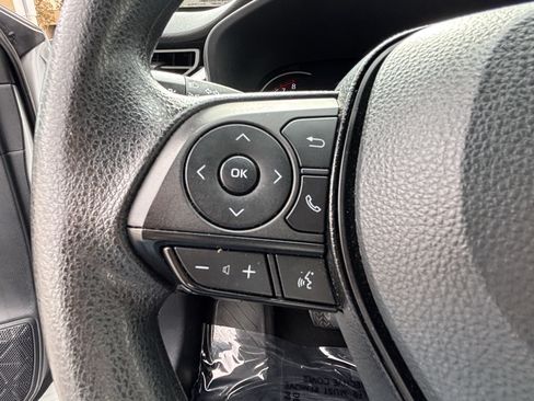 Used 2025 Toyota RAV4 XLE FWD image 25