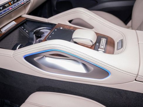 New 2026 Mercedes-Benz GLS 580 4MATIC image 19