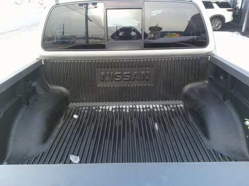 Used 2018 Nissan Frontier SV image 23