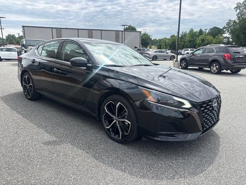 Used 2024 Nissan Altima 2.5 SR FWD image 9