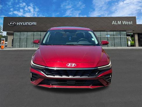 Used 2024 Hyundai Elantra SEL w/ Convenience Package FWD image 2