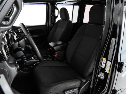 Used 2018 Jeep Wrangler Unlimited Sport S image 28