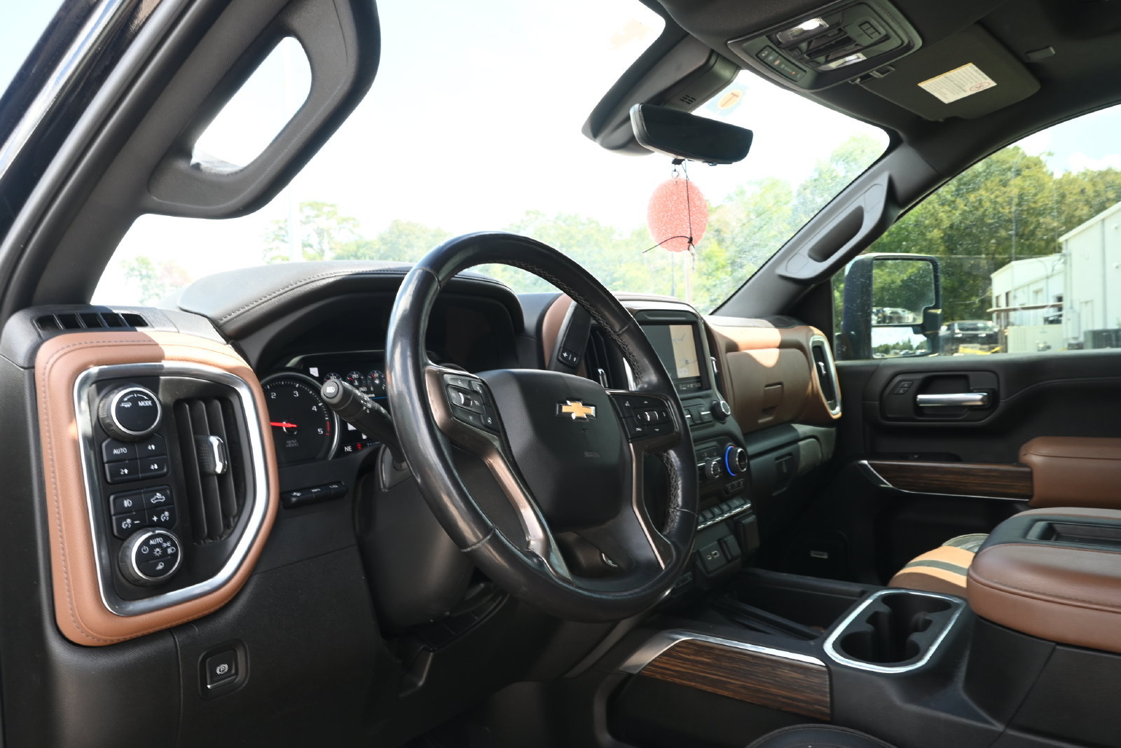 Used 2022 Chevrolet Silverado 2500 High Country w/ Technology Package AWD/4WD image 11
