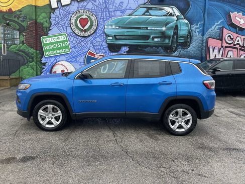 Used 2024 Jeep Compass Latitude AWD/4WD image 2