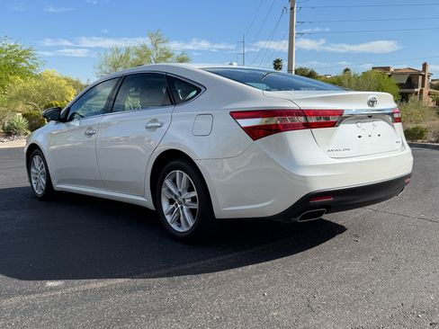 Used 2014 Toyota Avalon XLE Premium image 4
