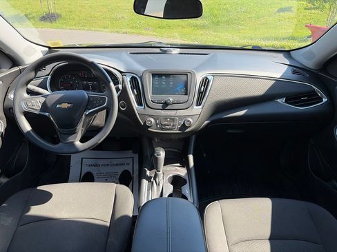 Used 2017 Chevrolet Malibu LT FWD image 7
