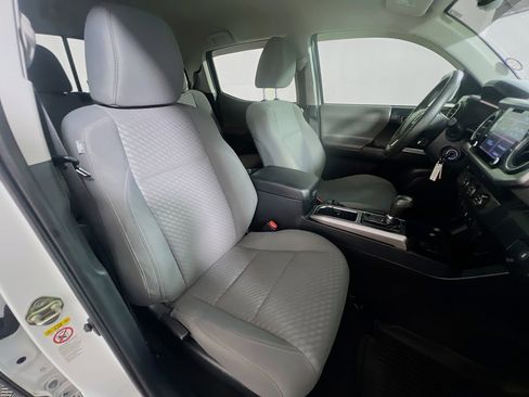 Used 2020 Toyota Tacoma SR5 RWD image 30