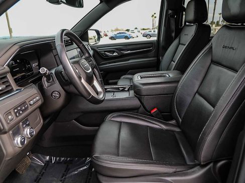 Used 2022 GMC Yukon XL Denali image 17