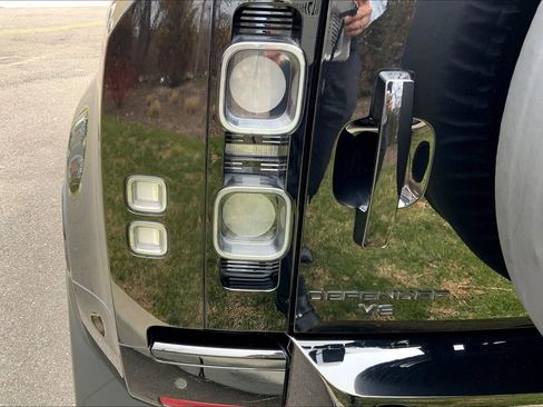 Used 2024 Land Rover Defender 110 V8 image 28