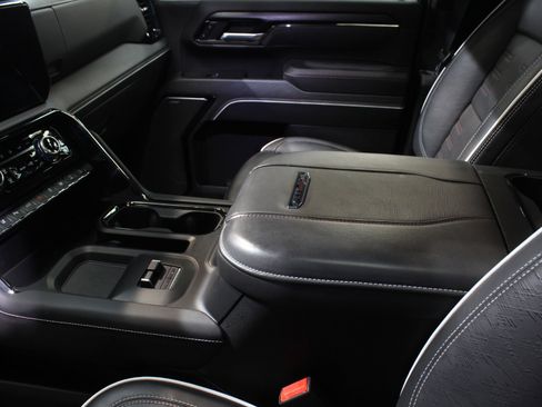 Used 2024 GMC Sierra 2500 AT4X image 42