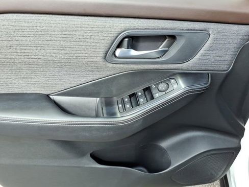 Certified 2021 Nissan Rogue SV image 3