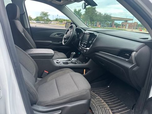 Used 2018 Chevrolet Traverse LS FWD image 8