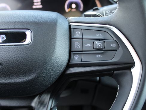 Certified 2024 Jeep Grand Cherokee Altitude image 17