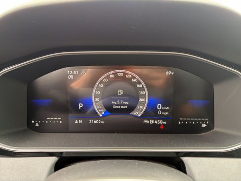 Used 2025 Volkswagen Jetta SE FWD image 12