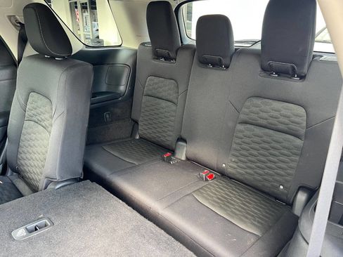 Used 2024 Nissan Pathfinder SV image 19