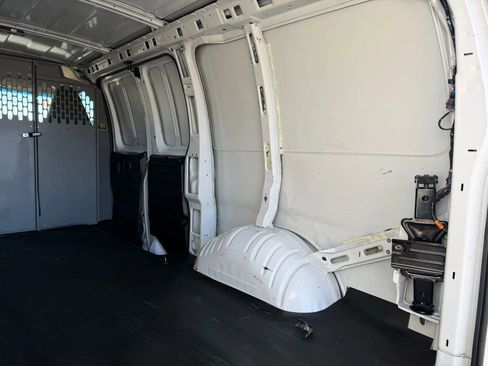 Used 2022 GMC Savana 2500 Regular Van 3D w/ Communications Package image 14