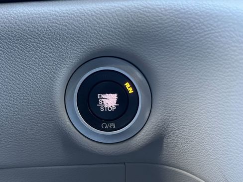 Used 2017 Chrysler Pacifica Touring image 10