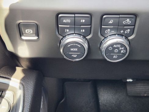 Used 2024 GMC Sierra 2500 Denali w/ Denali Reserve Package AWD/4WD image 19