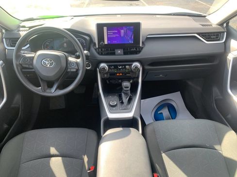 Used 2025 Toyota RAV4 XLE AWD/4WD image 16