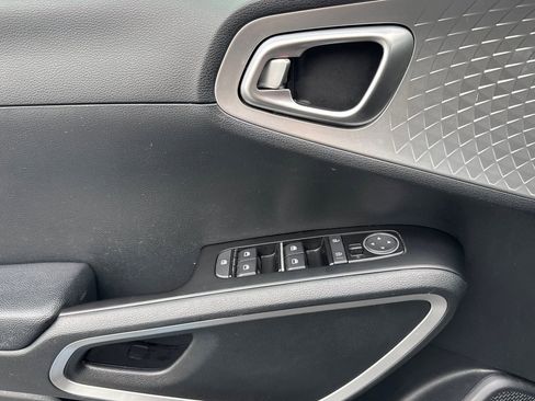 Used 2023 Kia Soul LX w/ LX Technology Package image 10