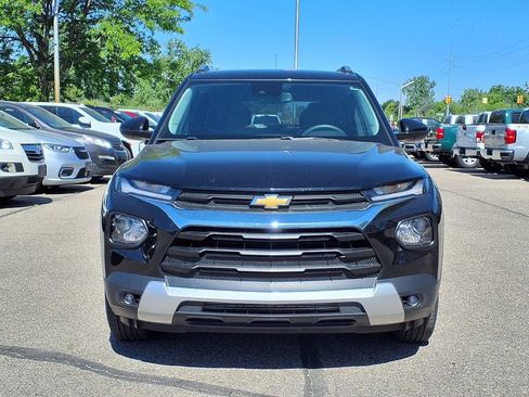 Used 2023 Chevrolet TrailBlazer LT w/ Convenience Package AWD/4WD image 2