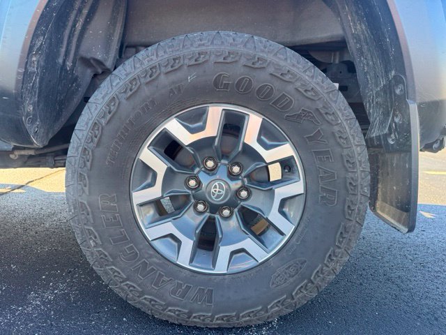 Certified 2023 Toyota Tacoma TRD Off-Road AWD/4WD image 11