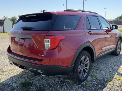 Used 2023 Ford Explorer XLT w/ Equipment Group 202A AWD/4WD image 3
