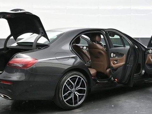 Used 2023 Mercedes-Benz E 350 4MATIC Sedan image 3