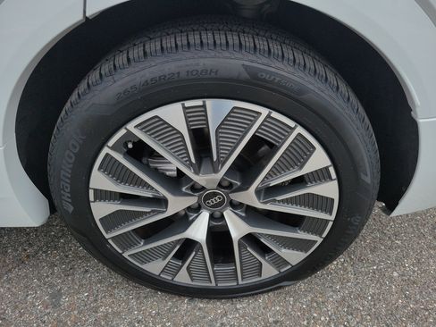 Used 2024 Audi Q8 e-tron Prestige w/ Prestige Package image 34