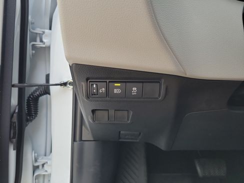 Used 2026 Toyota Corolla Cross L FWD image 11