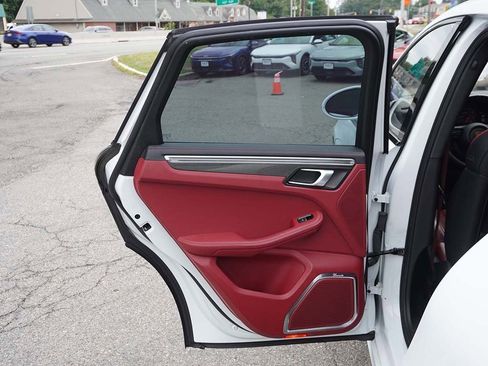 Used 2024 Porsche Macan GTS image 28