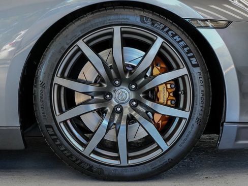 Used 2014 Nissan GT-R Premium AWD/4WD image 10