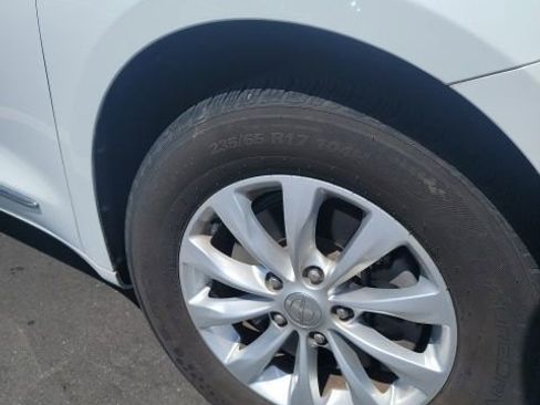 Used 2018 Chrysler Pacifica Touring-L w/ Advanced Safetytec Group FWD image 4