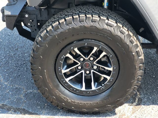 Used 2024 Jeep Wrangler Unlimited Rubicon w/ XTREMEE 35" Tire Package AWD/4WD image 8
