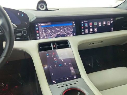 Used 2022 Porsche Taycan image 43
