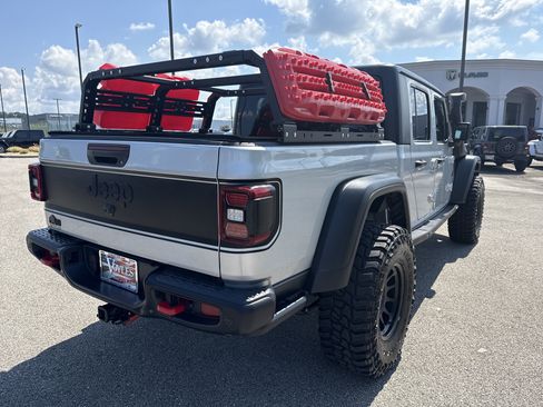 Used 2024 Jeep Gladiator Rubicon w/ Technology Group AWD/4WD image 7