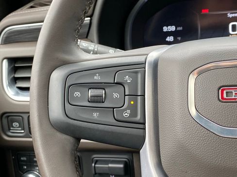 Used 2023 GMC Yukon SLT w/ SLT Premium Package image 16