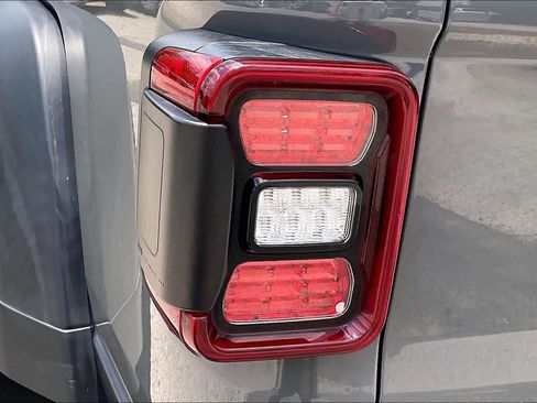 Used 2020 Jeep Gladiator Mojave AWD/4WD image 29