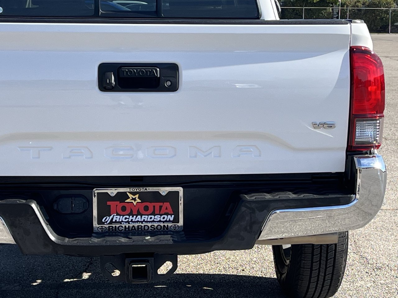Used 2018 Toyota Tacoma SR5 AWD/4WD image 6