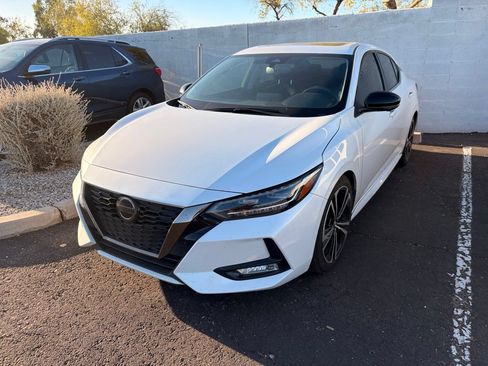 Used 2020 Nissan Sentra SR w/ Premium Package FWD image 2