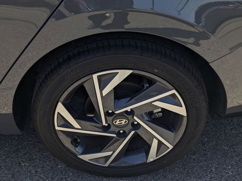 Used 2025 Hyundai Elantra SEL FWD image 7