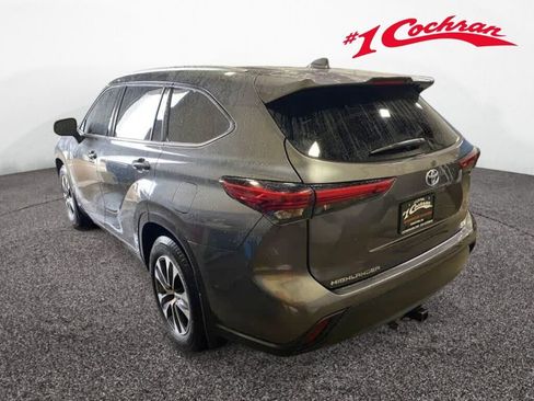 Used 2021 Toyota Highlander XLE AWD/4WD image 36