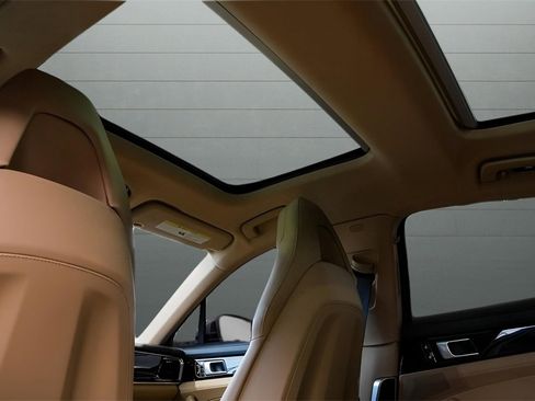 Used 2020 Porsche Panamera 4 image 51