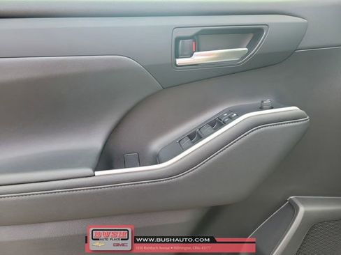 Used 2021 Toyota Highlander XLE image 21