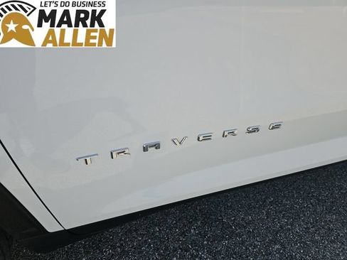 Used 2024 Chevrolet Traverse LT FWD image 32