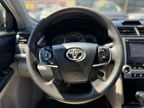 Used 2012 Toyota Camry LE FWD image 30