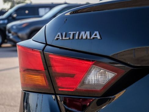 Used 2025 Nissan Altima 2.5 SV AWD/4WD image 11